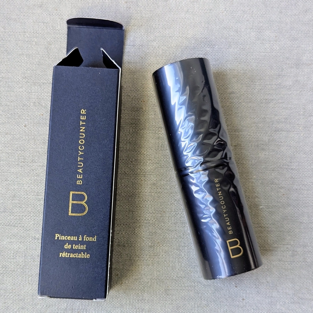 Beautycounter Retractable Foundation Brush | New in Box - Picture 4 of 6